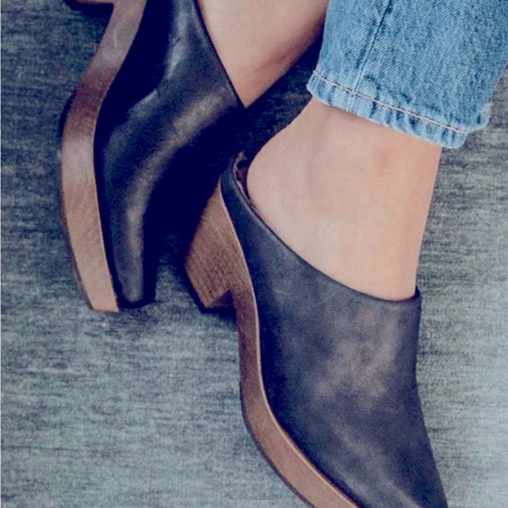 Coclico Kule clogs, Size 37, Like New.